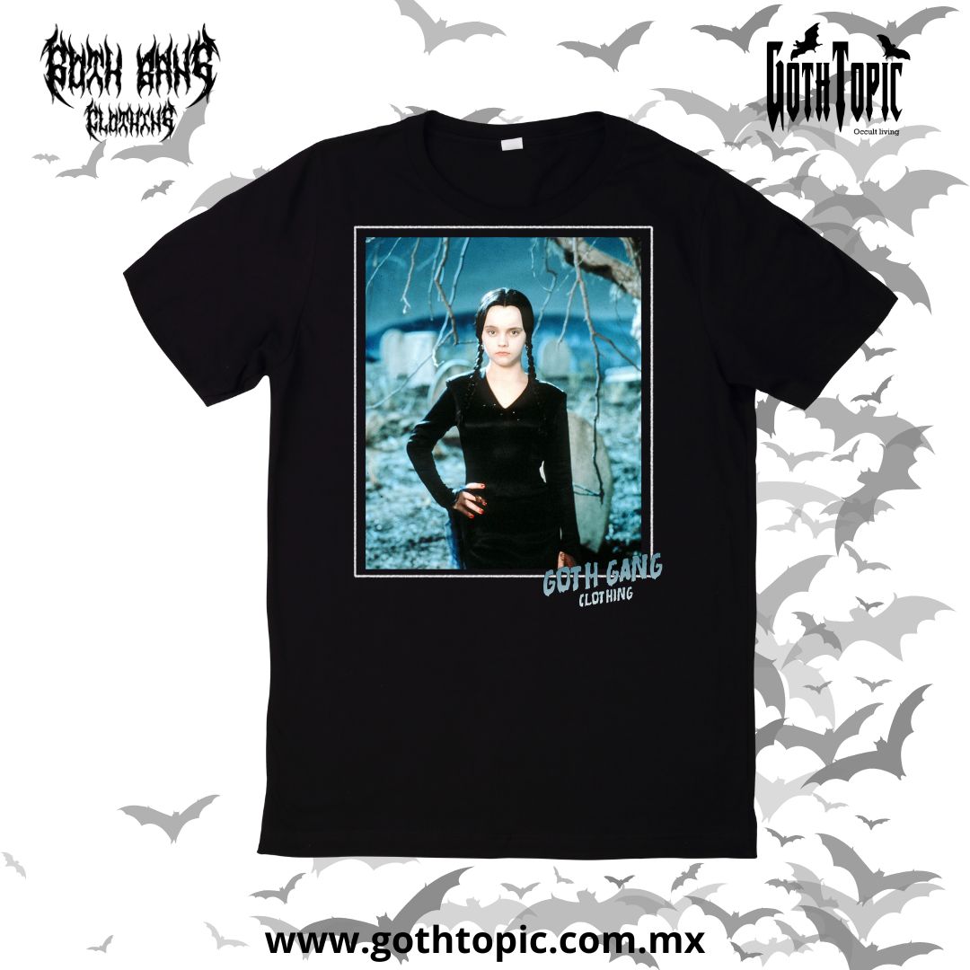 PLAYERA MERLINA ADAMS